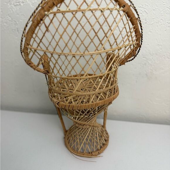 VINTAGE ✨ Wicker Peacock Doll Chair - Picture 2 of 4